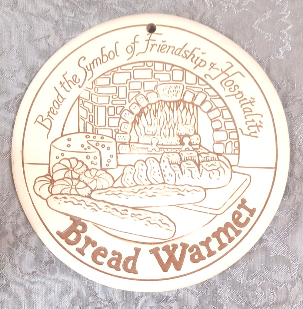 Bread Warmer VTG Friendship Hospitality Lyn Ulick Etched Pottery USA Country